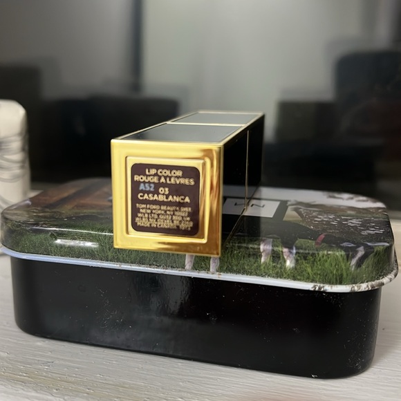 Tom Ford Luxurious Black and Gold Lipstick A 52 03 Casablanca rouge. A levres - Picture 3 of 3